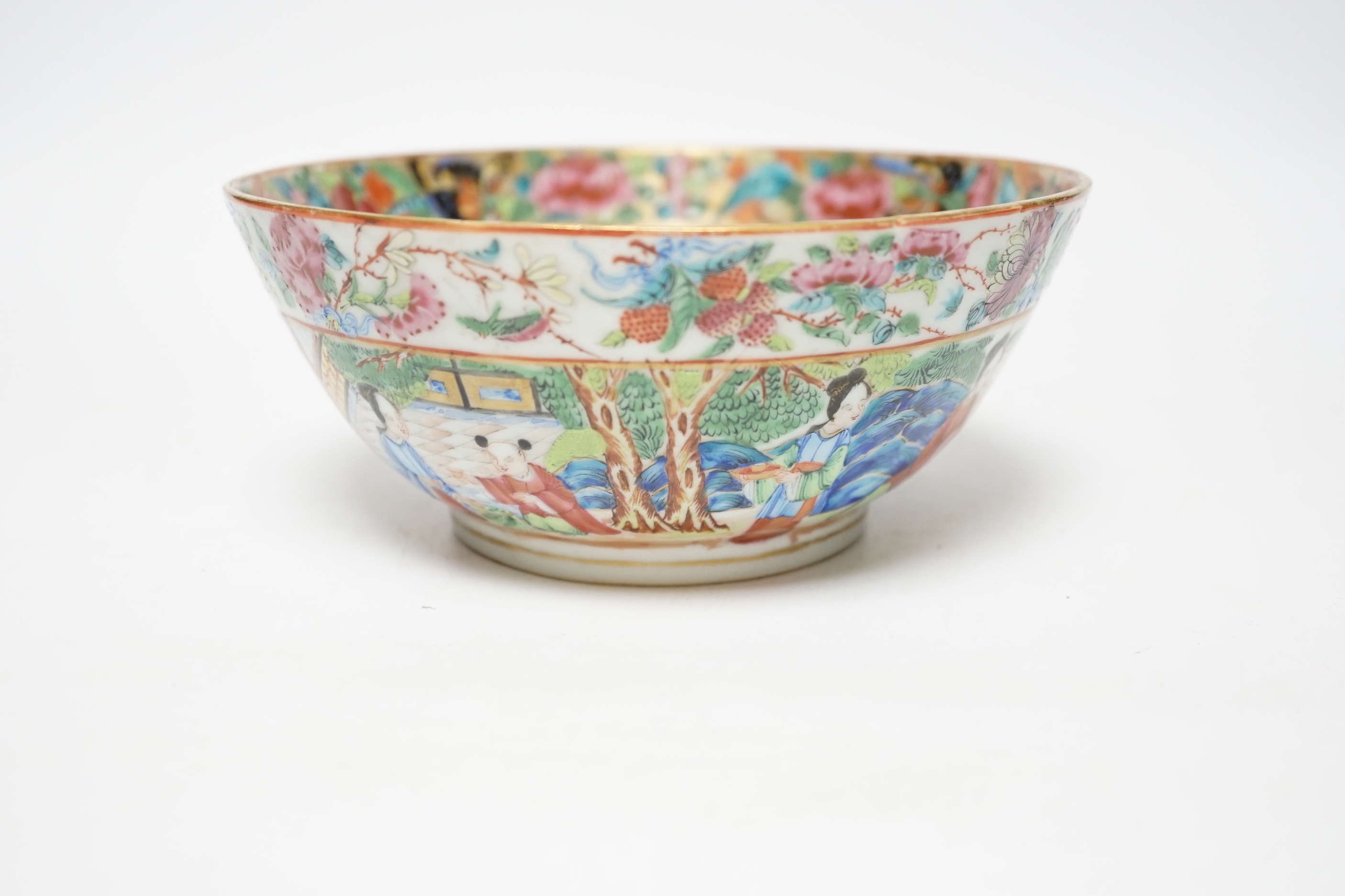 A Chinese famille rose bowl, Daoguang period, 16.5cm